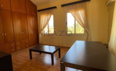Spacious five bedroom villa with pool in Pyrgos area 