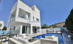 5 bedroom + basement detached villa for rent Agios Tychonas Limassol 