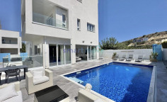 5 bedroom + basement detached villa for rent Agios Tychonas Limassol 