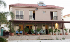 4 bedrooms house to rent in Agia Thekla