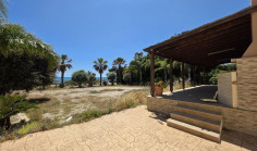 4 bedrooms house to rent in Agia Thekla
