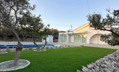 Modern four bedroom villa in peaceful Moni area 