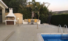 Large detached bungalow 