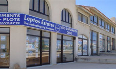 Lovely shop for sale in Coral Bay