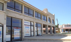 Large shop for sale in Coral Bay