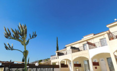 2 bedroom townhouse in Peyia