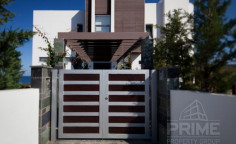 Lovely 5 bedroom villa with swimming pool for sale in Sea Caves