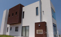 Lovely 5 bedroom villa with swimming pool for sale in Sea Caves