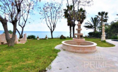 9 bedroom furnished villa with swimming pool for sale in Chloraka