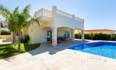 Large 4 bedroom furnished villa with swimming pool for sale in Coral Bay