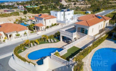 4 bedroom furnished villa for sale in Coral Bay