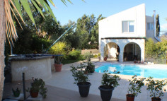 5 bedroom villa for sale in Episkopi cul-de-sac road, quiet area 