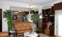 3 bedroom cozy apartment for sale in Mesa Geitonia 