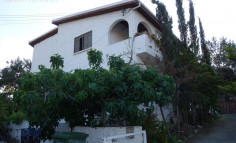 4 bedroom villa with maids room, pool, fireplace and huge garden for sale in Erimi 