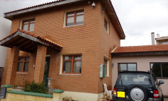 3 bedroom brick built, timber frame house with a category insulated and in great condition! 