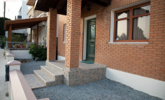 3 bedroom brick built, timber frame house with a category insulated and in great condition! 