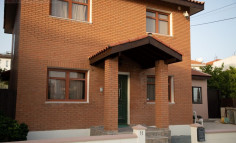 3 bedroom brick built, timber frame house with a category insulated and in great condition! 