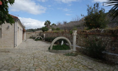 4 bedroom bungalow on a huge plot with gardens and swimming pool in Moni 
