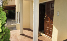 4 bedroom villa with swimming pool and garden 200 m from the sea 