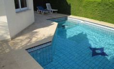 4 bedroom villa with swimming pool and garden 200 m from the sea 