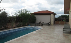 4 bedroom villa with swimming pool, pool bar and garden for sale in Trachoni 