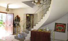 Villa with 4 bedrooms plus office and maids room, swimming pool and garden in Germasogeia 