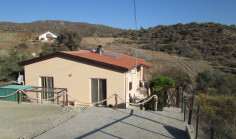 2 bedroom bungalow with pool in vassa kelakiou. Limassol 