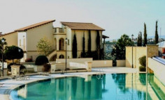 Beautiful 2 bedroom furnished apartment with swimming pool for sale in Aphrodite Hills