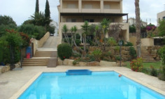 5 bedroom house with swimming pool for sale in Chalomantres