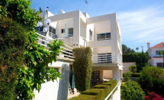 Large 6 bedroom house with swimming pool for sale in Agios Tychonas