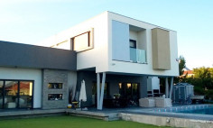 5 bedroom house with swimming pool for sale in Erimi