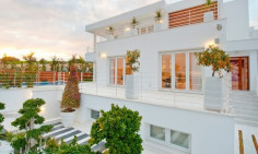 Spacious 4 bedrooms house with swimming pool for sale in Agios Tychonas