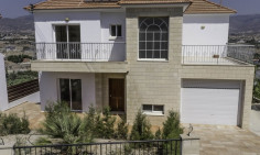 Luxury 5 bedrooms house with swimming pool for sale in Parekklisia