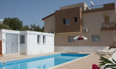 3 bedroom maisonette with swimming pool for sale in Chloraka