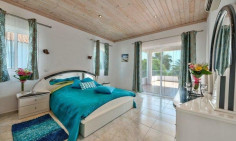 Lovely 5 bedrooms house with swimming pool for sale in Perivolia