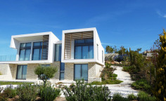 Luxury 4 bedroom house with swimming pool for sale in Tsada