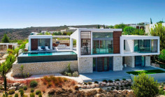 4 bedroom house with swimming pool for sale in Tsada