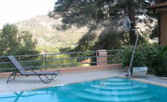 5 bedroom house with swimming pool for sale in Moniatis