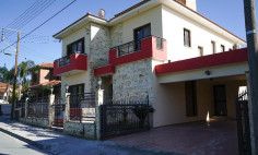 Luxury 4 bedroom house with swimming pool for sale in Aradippou
