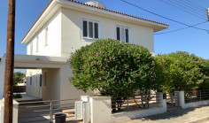 4 bedroom unfurnished house with swimming pool for sale in Lakatamia