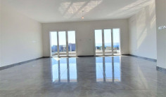 Sea view 3 bedroom luxury apartment with communal pool in st. Raphael 