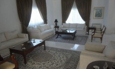 Spacious 4 bedroom house with swimming pool for sale in Latsia