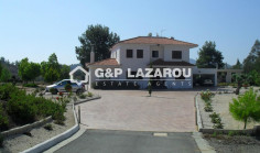 4 bedroom house with swimming pool for sale in Lythrodontas