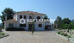 4 bedroom house with swimming pool for sale in Lythrodontas