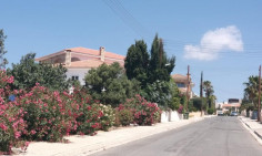 For sale 6 bedroom villa near foley’s school, sfalagiotissa 
