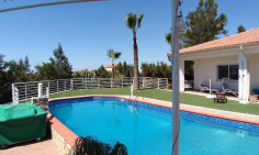 For sale 6 bedroom villa near foley’s school, sfalagiotissa 