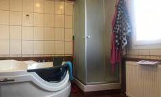 Large 4 bedroom villa in a nice area 