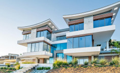 Spacious 7 bedroom house with swimming pool for sale in Kissonerga