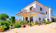 Luxury 4 bedroom house for sale in Deryneia