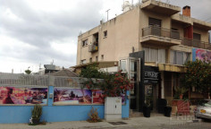 Commercial 630 m2 for sale in Zakaki